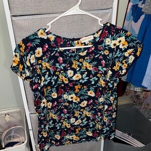 Adrienne Vittadini Navy Floral Short Sleeve Top